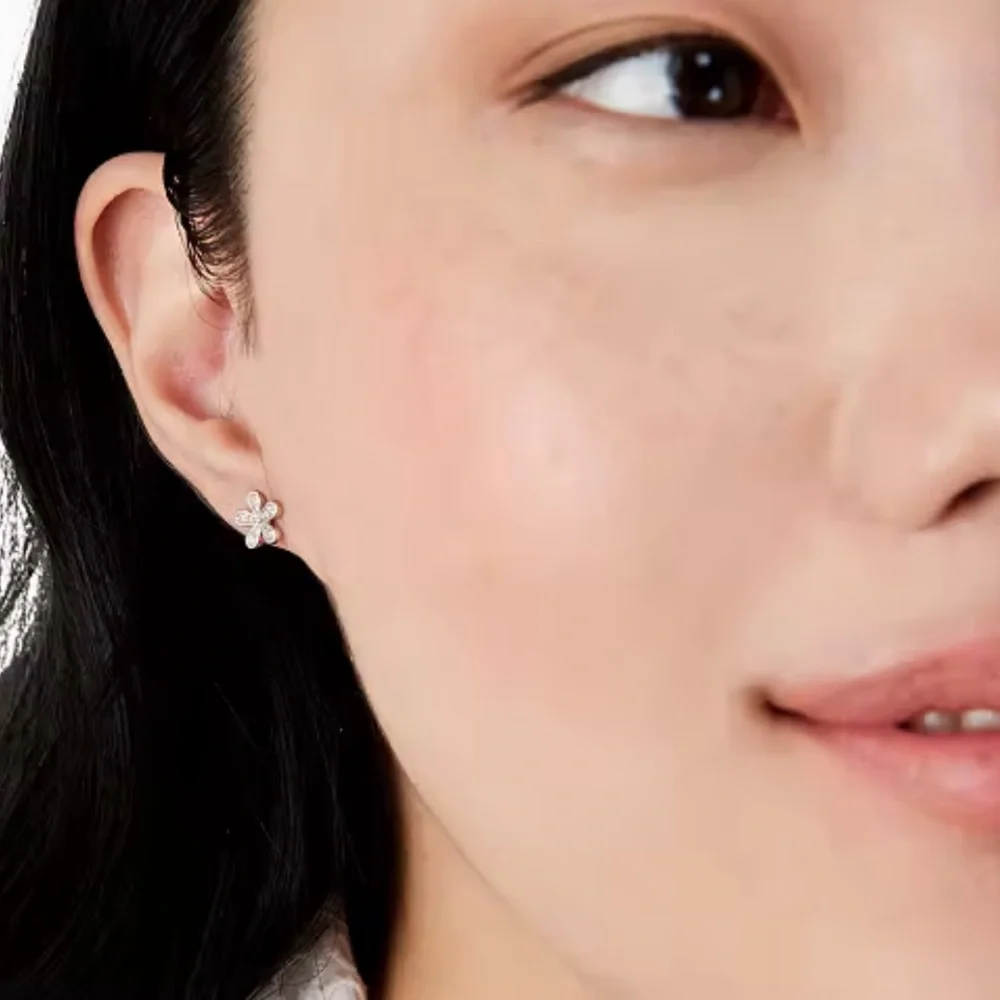 New! Kate Spade Gleaming Gardenia Flower Studs Clear/Silver - Picture 6 of 6